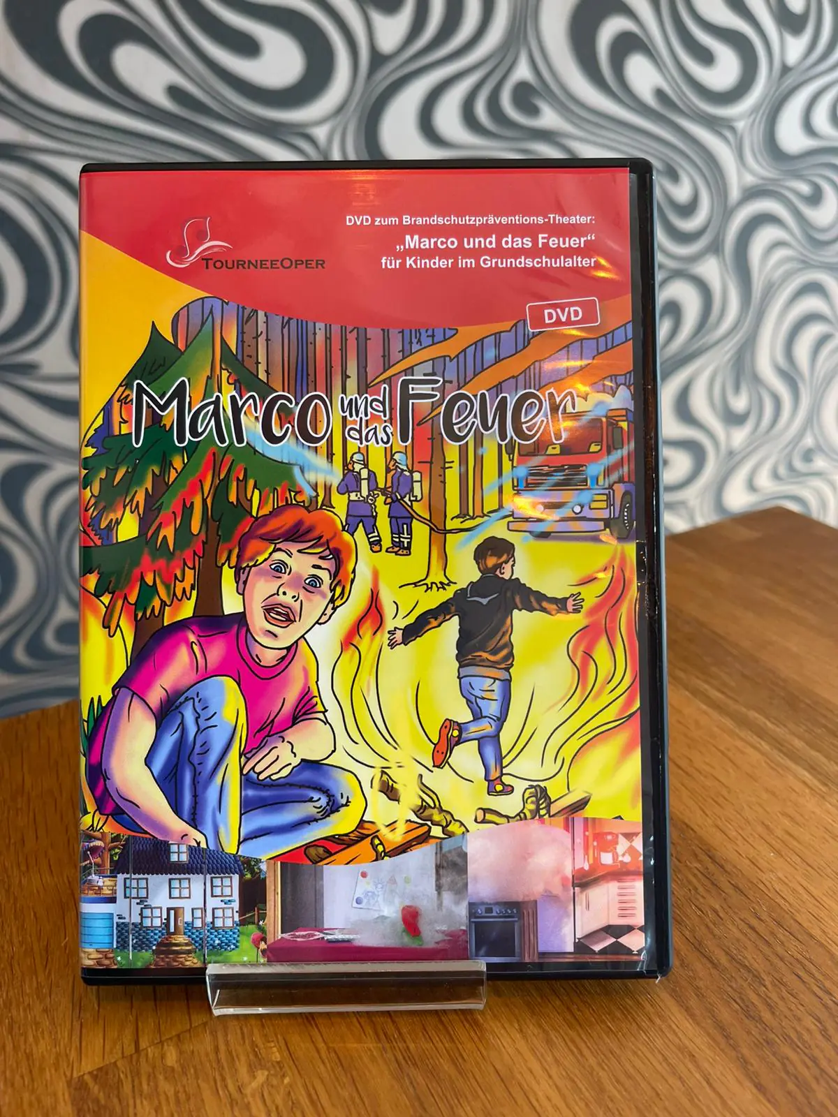 DVD steht auf einem Verkaufstresen zur Ansicht